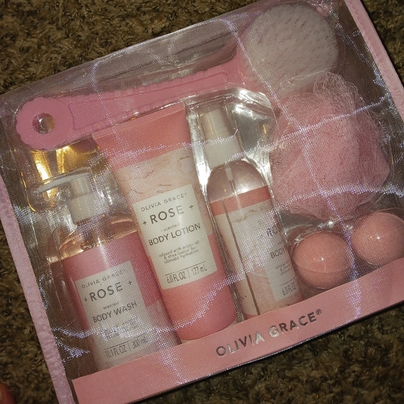 NWT! OLIVIA GRACE ROSE Beauty Set - Picture 2 of 8